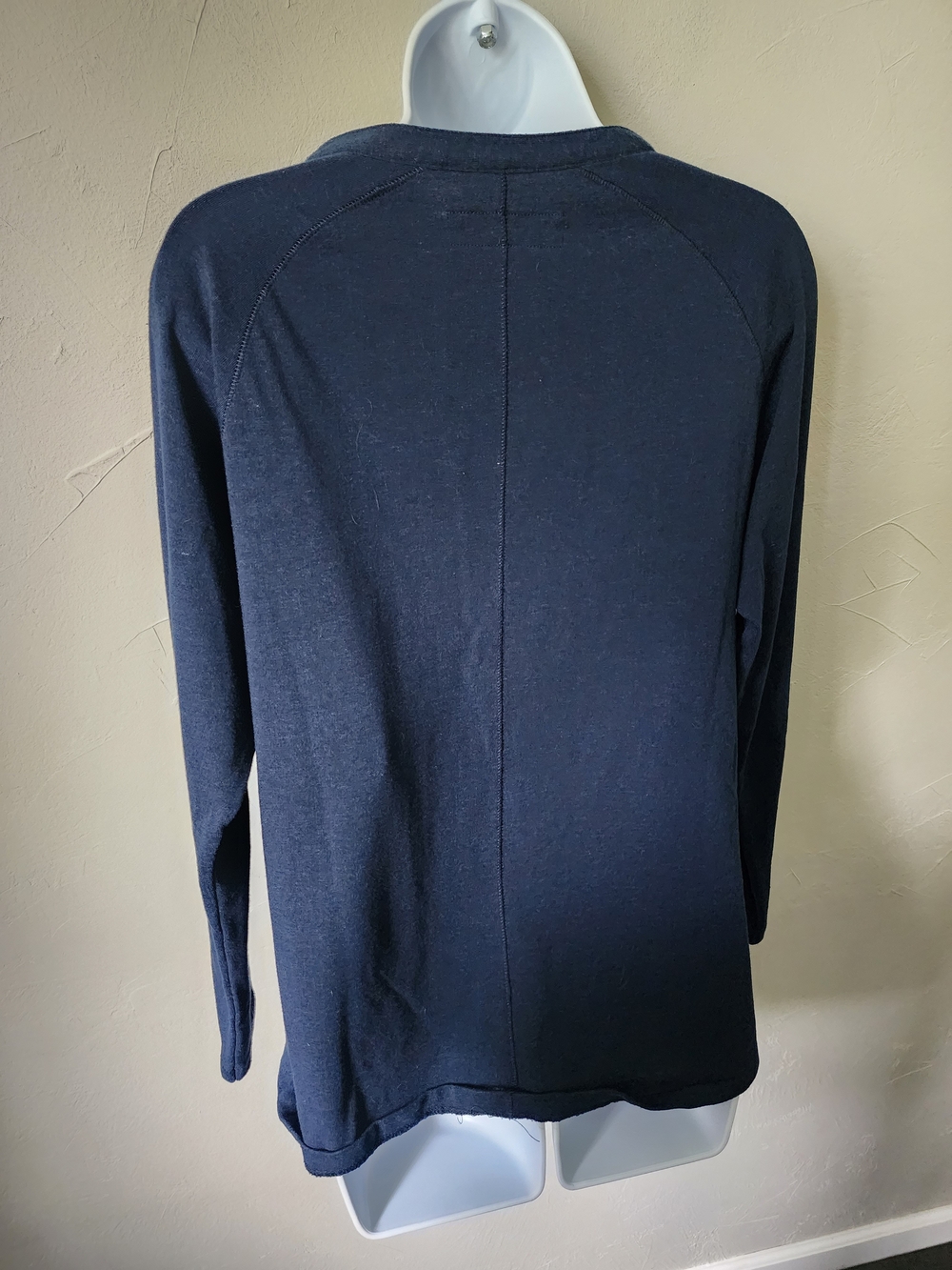 Carve Designs Navy Long-Sleeve Henley Top Size Large - Picture 4 of 5